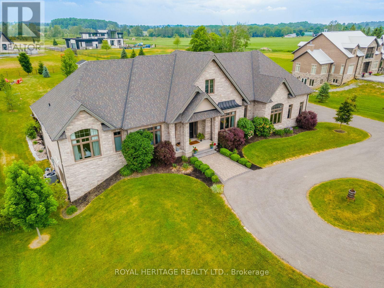 Photo de la propriété: 111 Cawkers Cove Road ON L9L 1R6