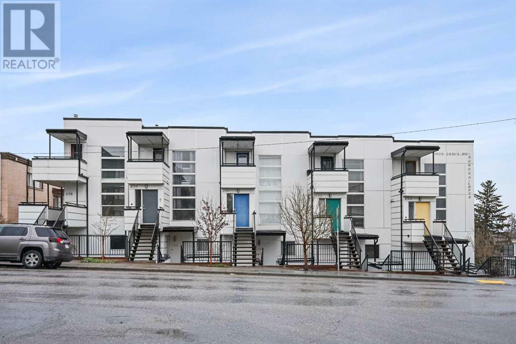 Property Photo: 1800 26 Avenue Southwest AB T2T 1E1