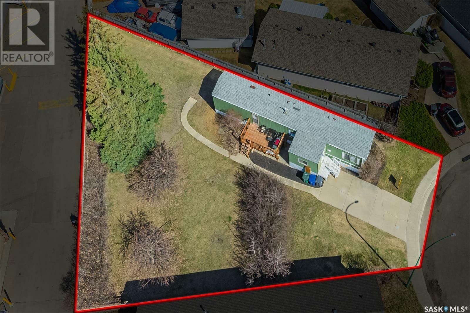 Property Photo: 327 Leland Place SK S7H 5A3