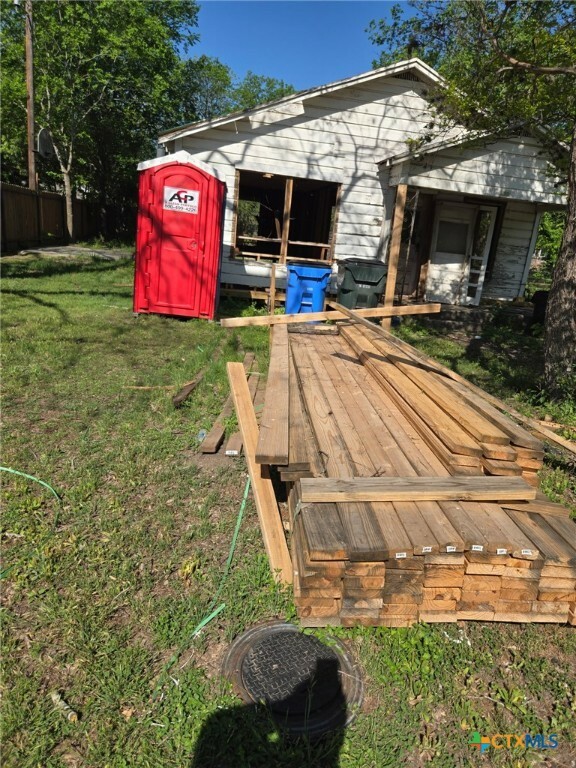 618 S Saunders Street  Seguin TX 78155 photo
