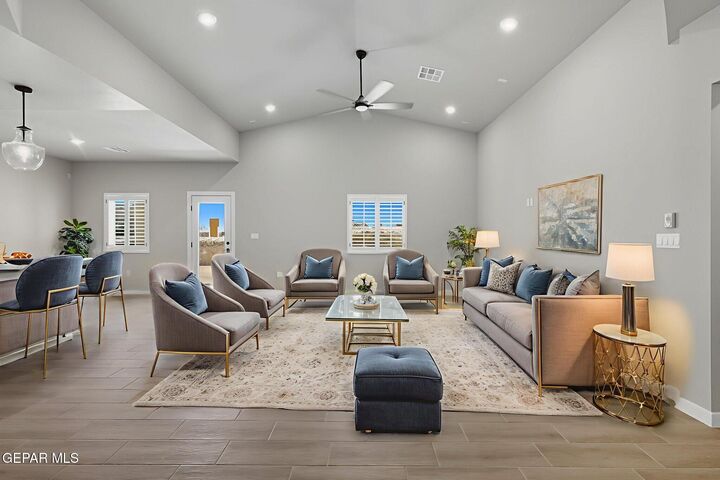 Property Photo: 917 Pettus Place TX 79928