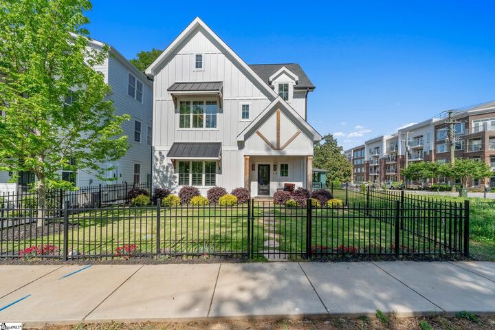 14 Perry Avenue  Greenville SC 29601-2400 photo