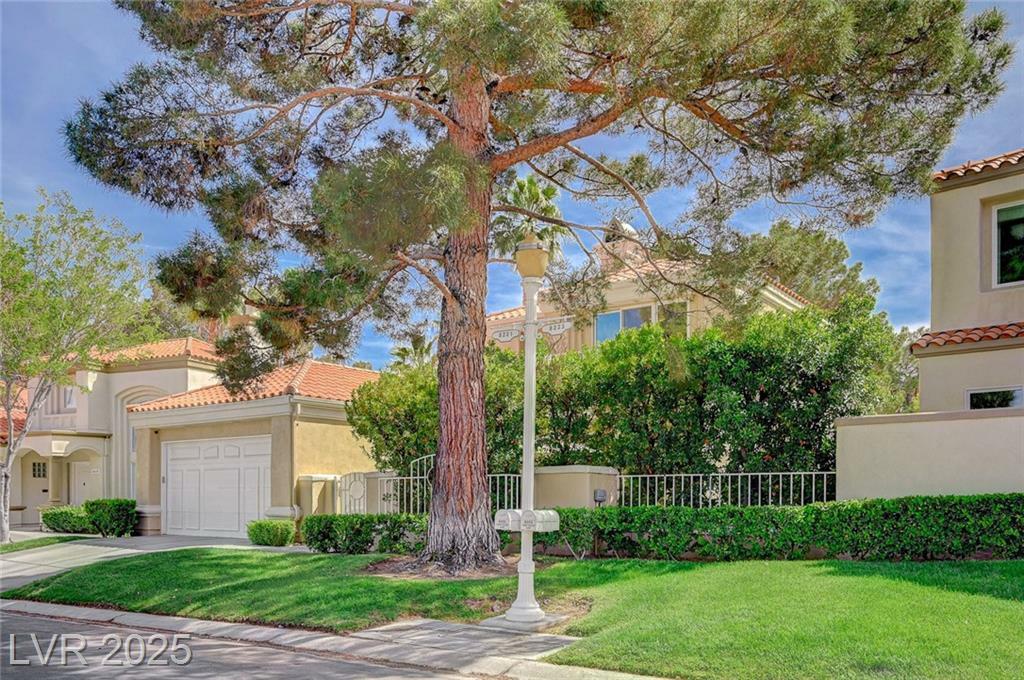 Property Photo: 8221 Crow Valley Lane NV 89113