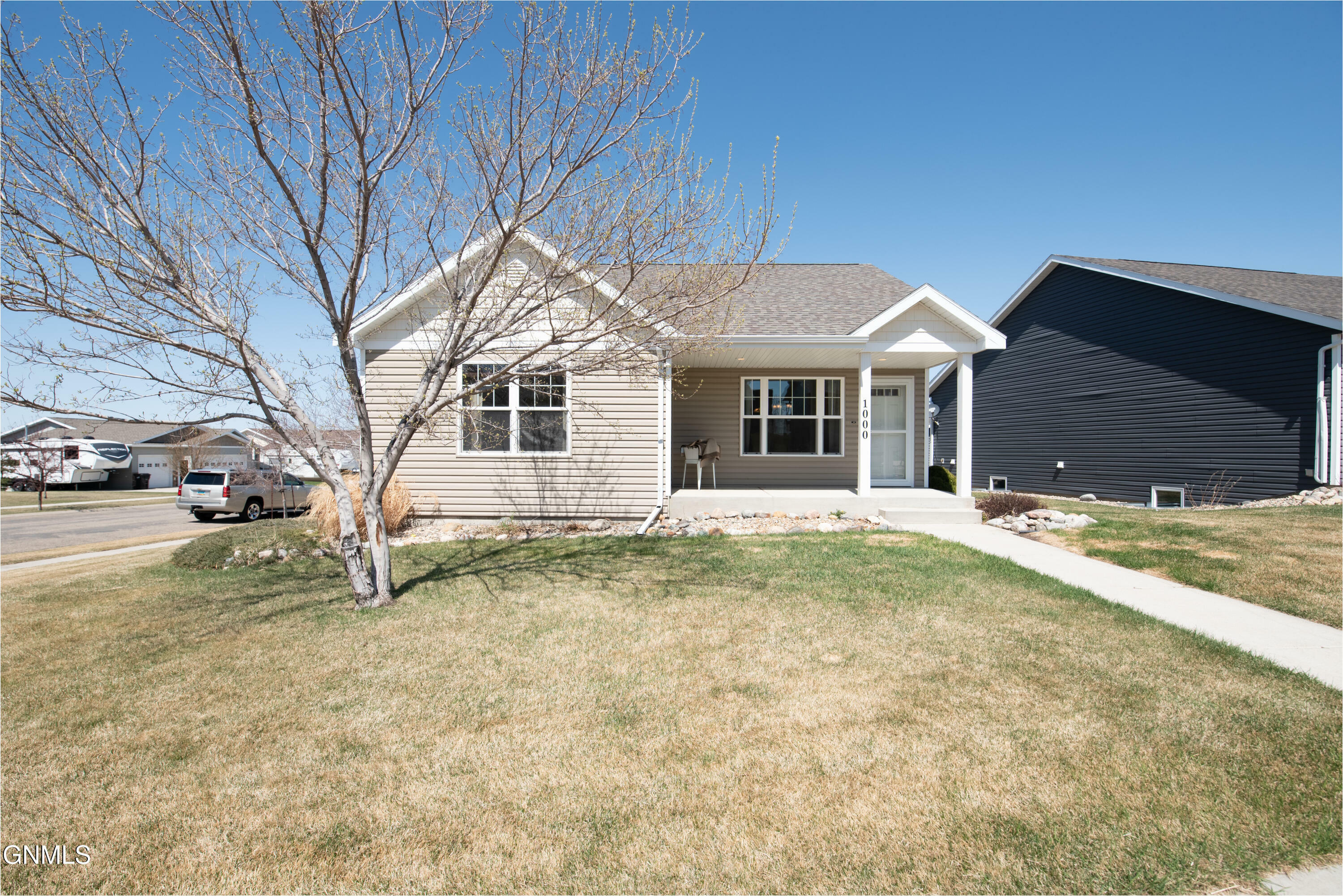 Property Photo:  1000 Bremner Avenue  ND 58503 