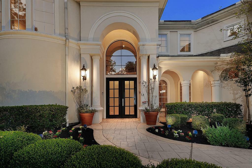 Property Photo: 8 Autumn Crescent TX 77381