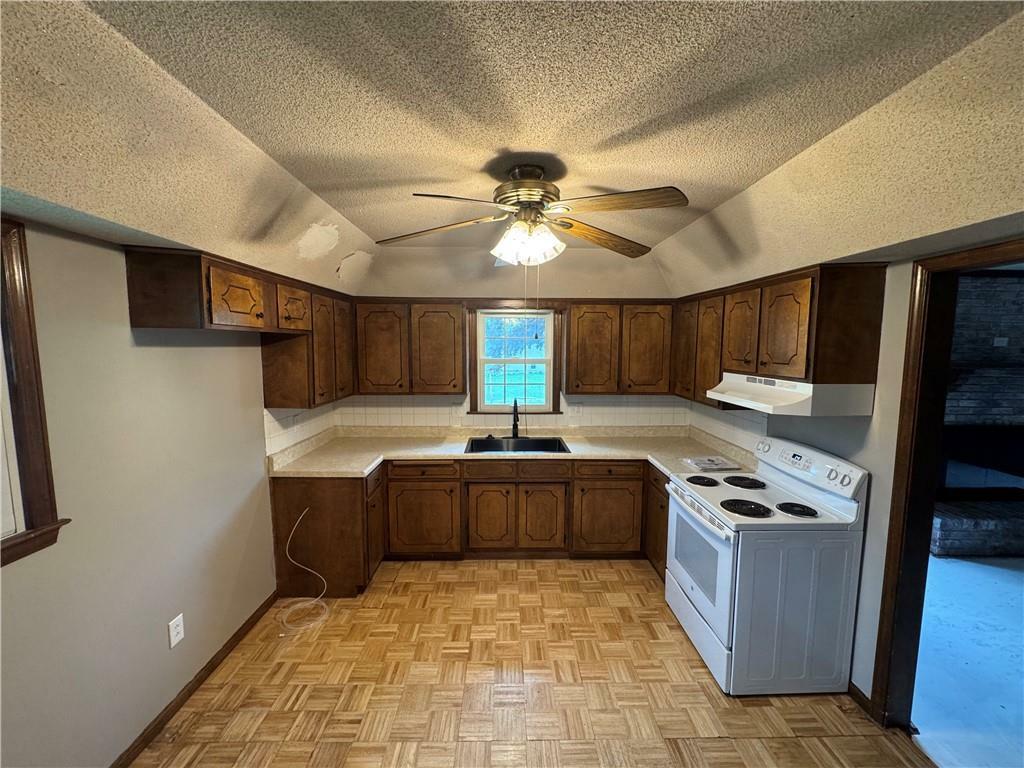 Property Photo: 544 S Ridge Drive KS 66061