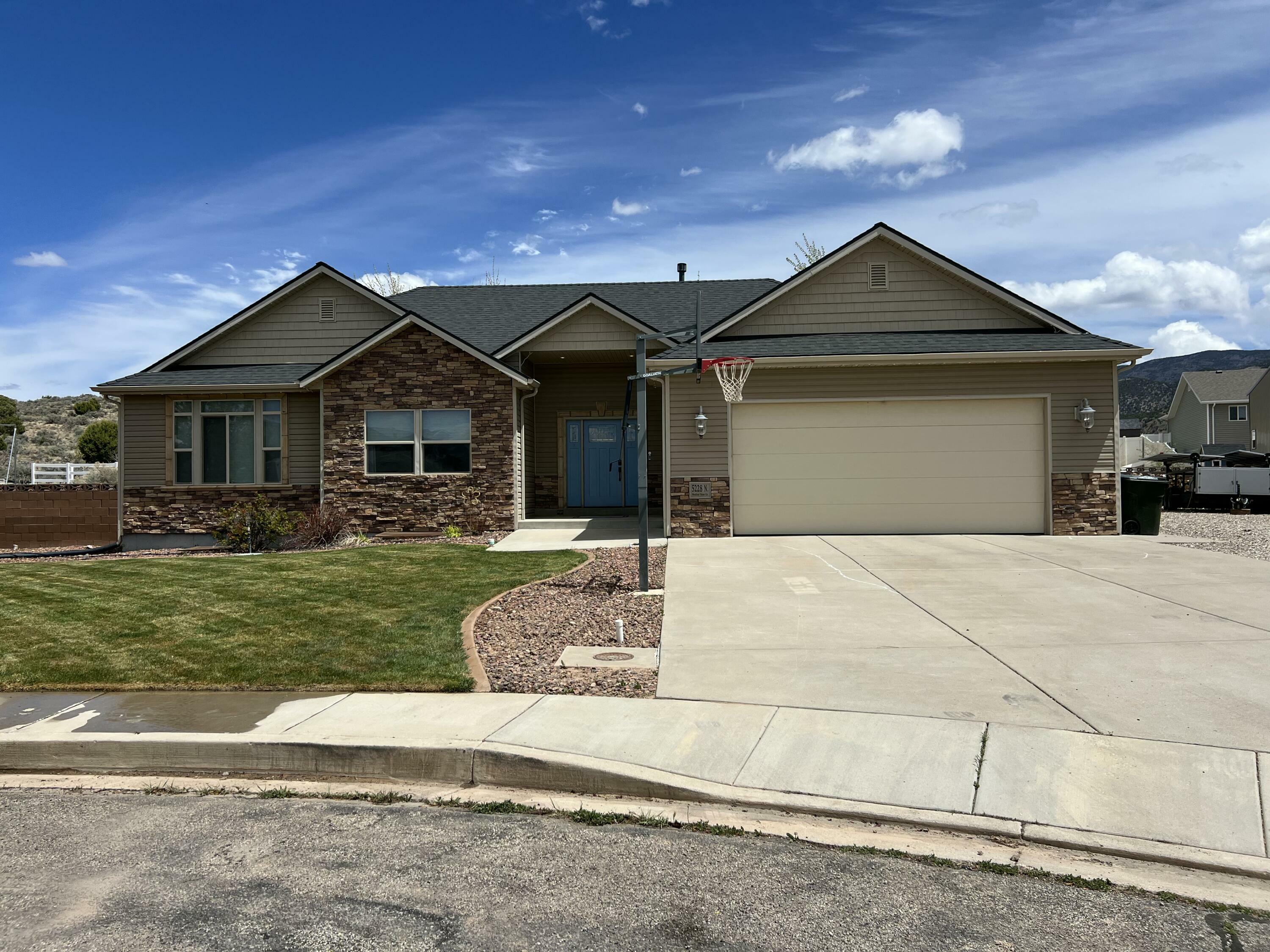 Property Photo: 5228 N Woodland Pointe Cir UT 84721