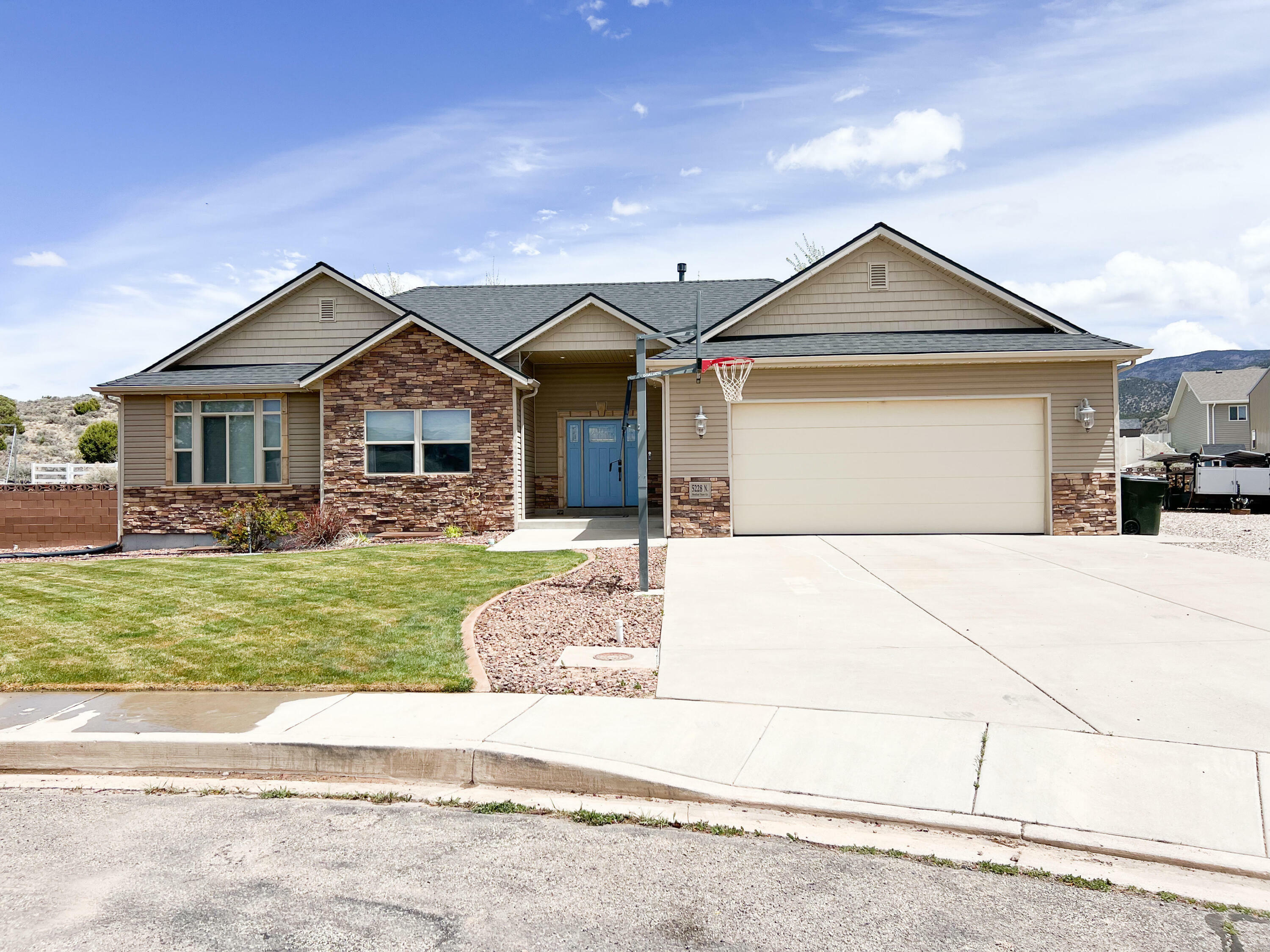 Property Photo: 5228 N Woodland Pointe Cir UT 84721