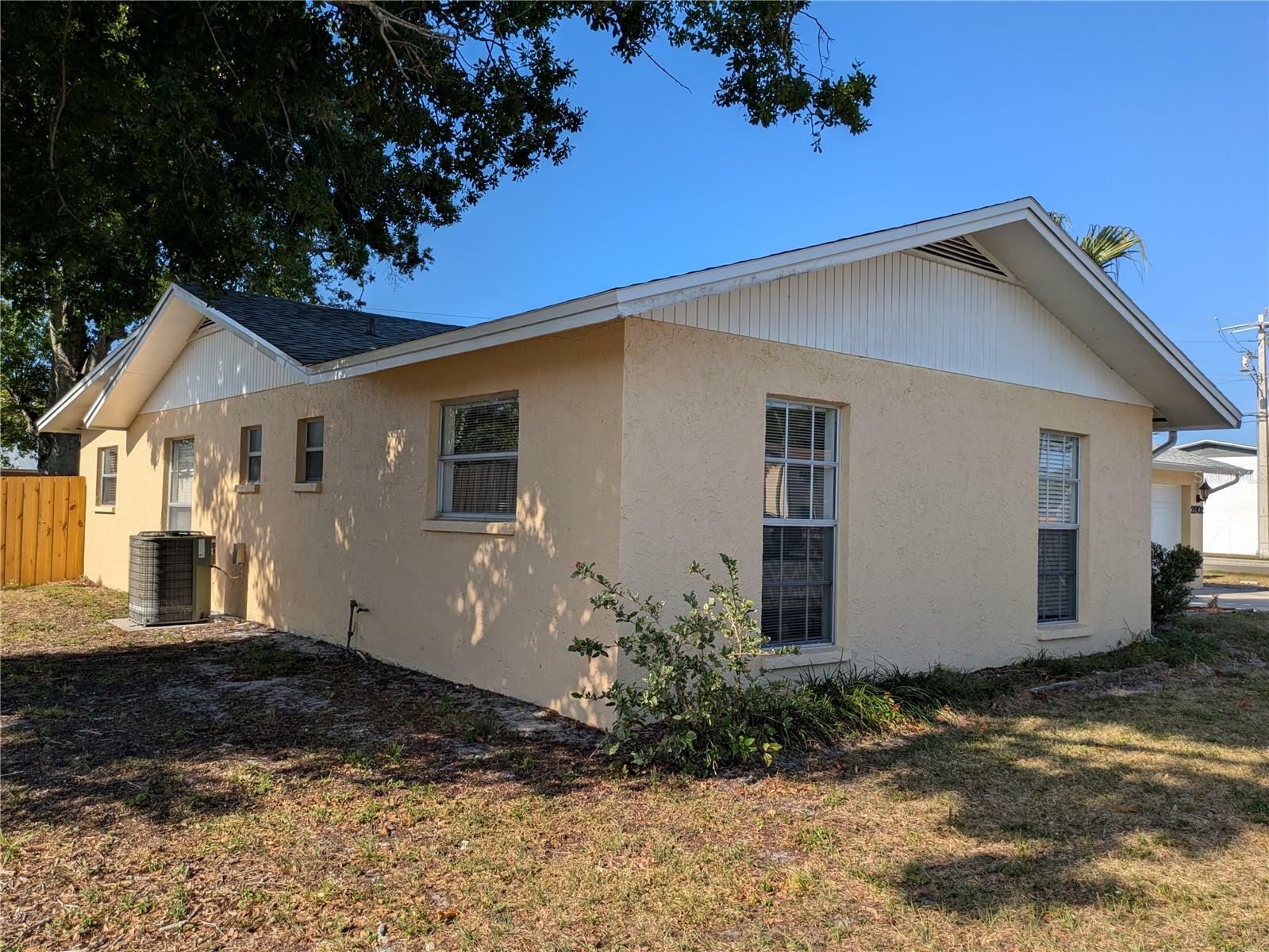 Property Photo: 2802 Jamaica Street FL 34231
