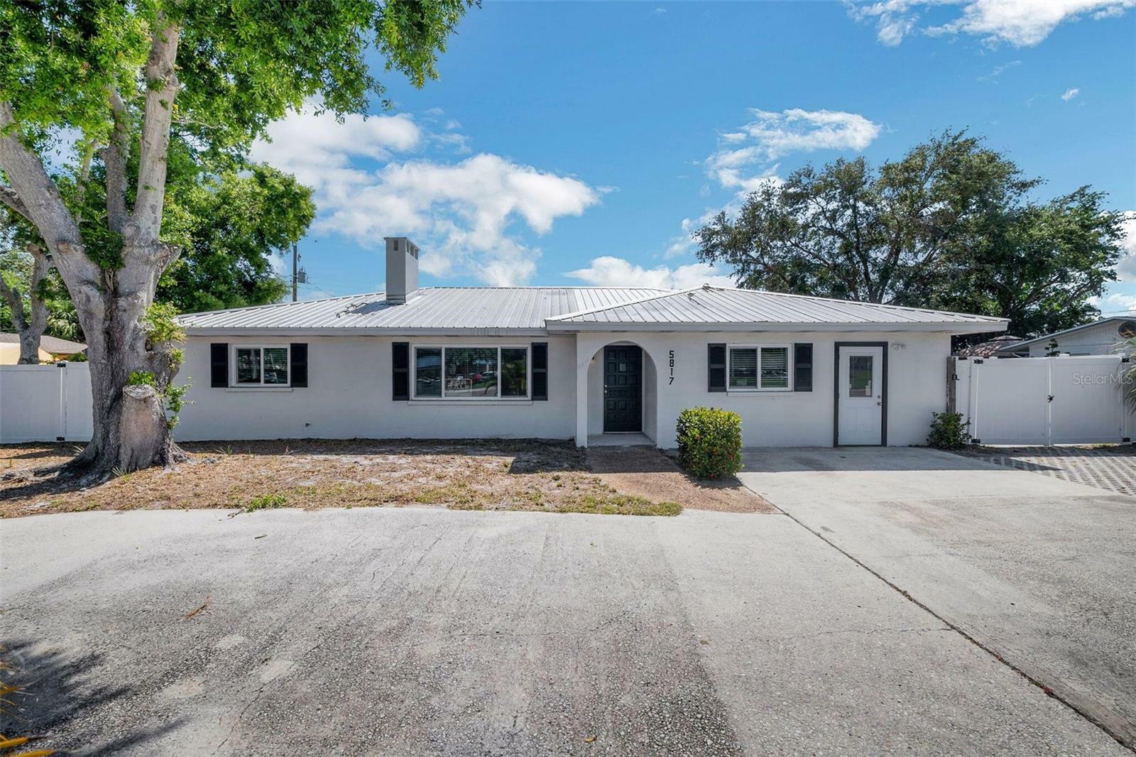 Property Photo: 5817 26th Street W FL 34207