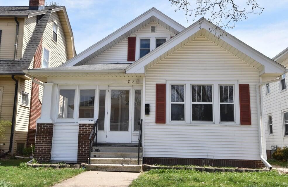 Property Photo:  1219 Arthur Ave  WI 53405 
