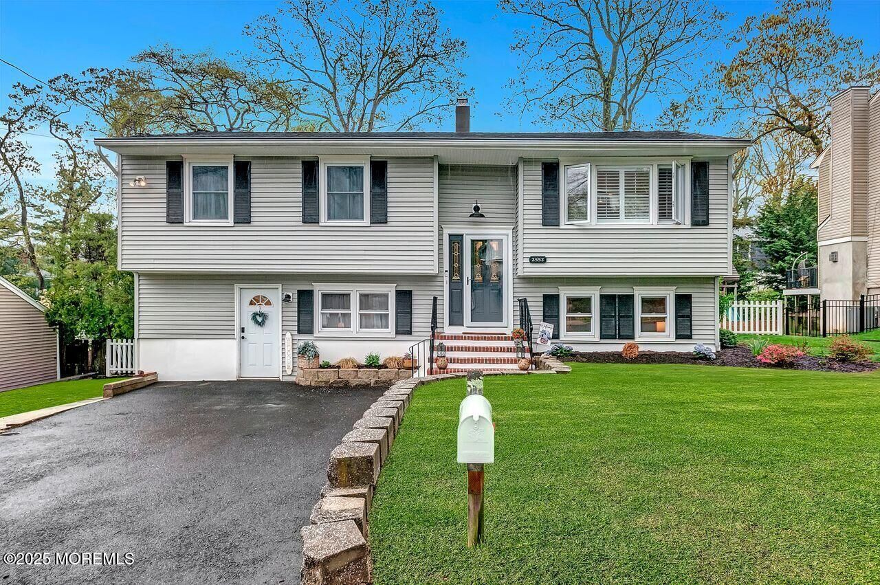 Property Photo:  2552 Summit Road  NJ 08736 