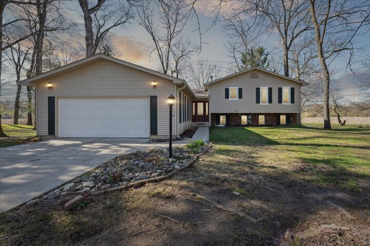 111 Blenheim Drive  Spring Arbor MI 49283 photo