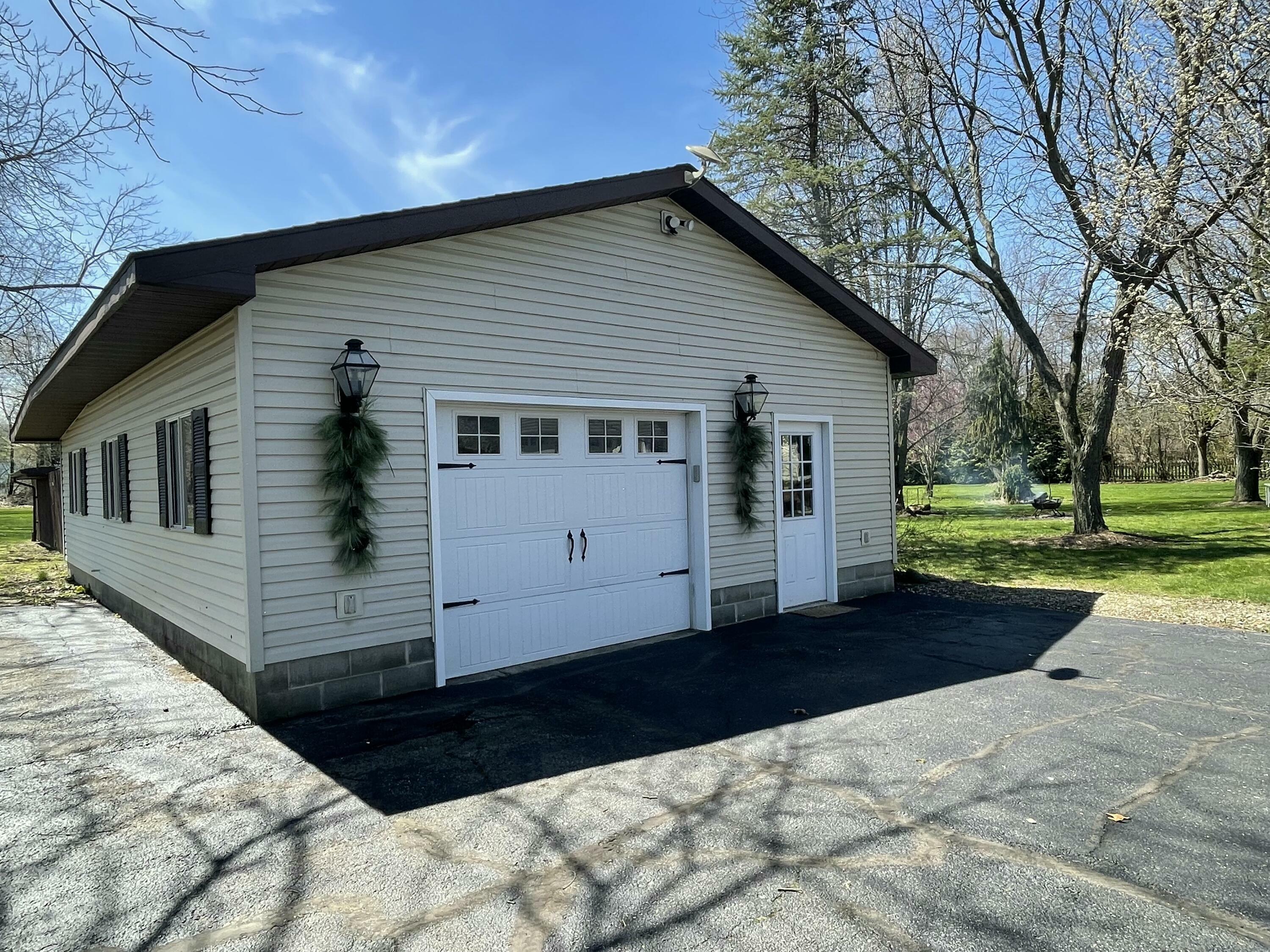 Property Photo: 331 Jonesville Road MI 49250