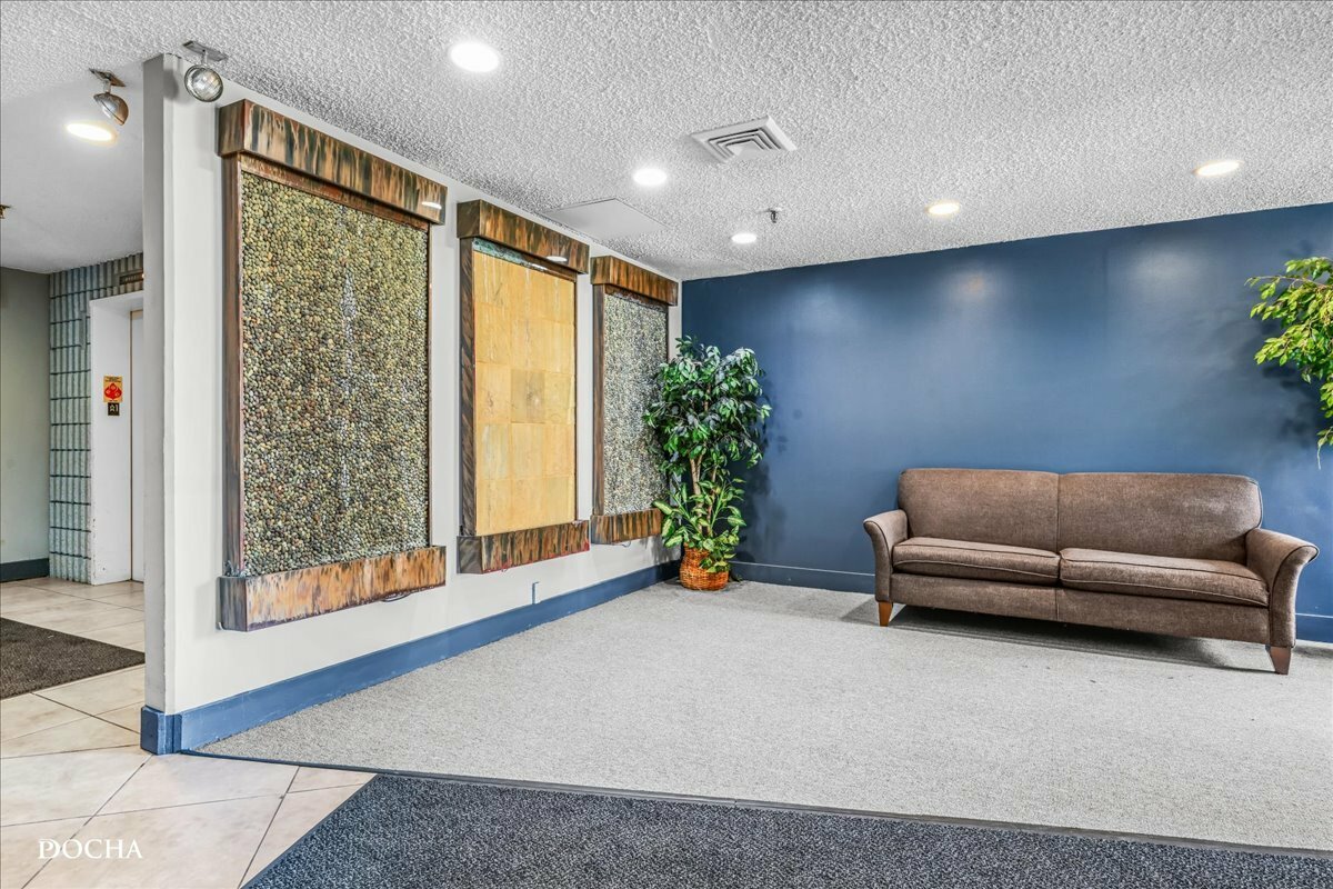 Property Photo: 1750 N Marywood Avenue 501 IL 60505