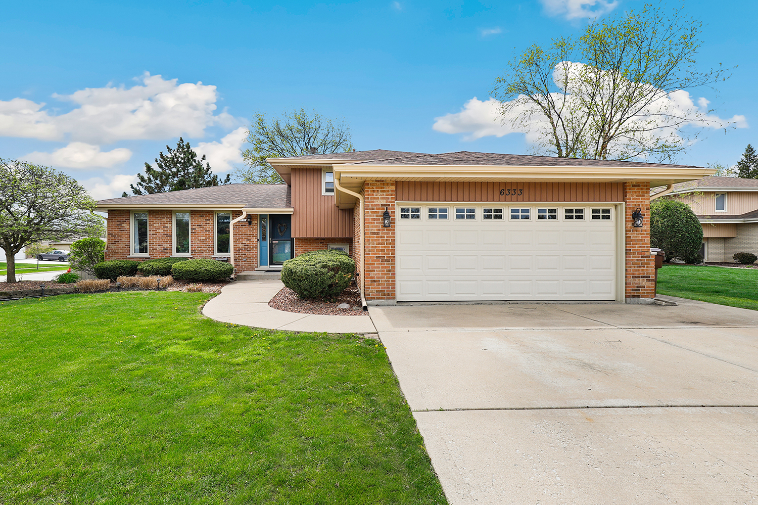 6333 Carriage Way  Oak Forest IL 60452 photo