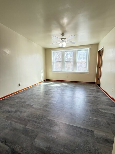 Property Photo: 2648 W Thomas Street 2 IL 60622