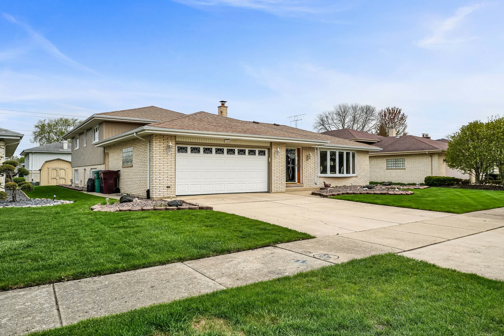 Property Photo: 7654 Chestnut Drive IL 60462