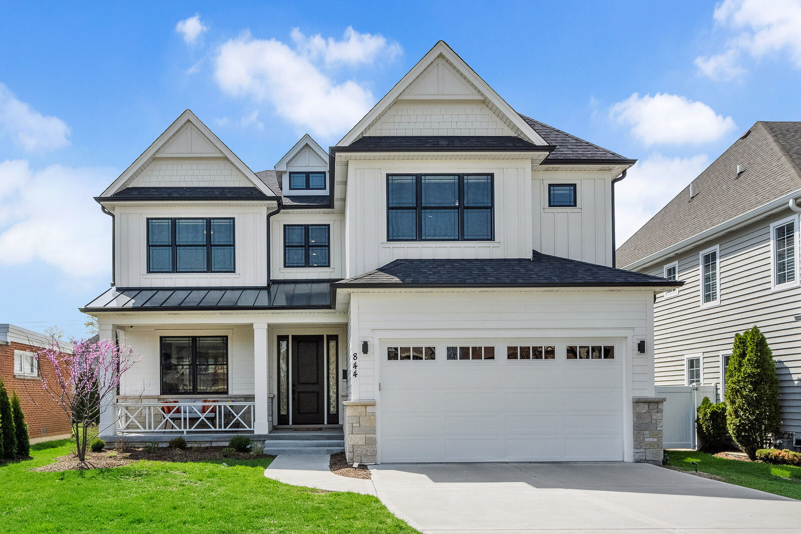 Property Photo:  844 S Linden Avenue  IL 60126 