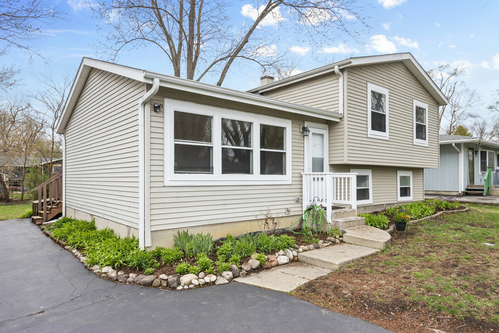 Property Photo: 1903 Highview Avenue IL 60050