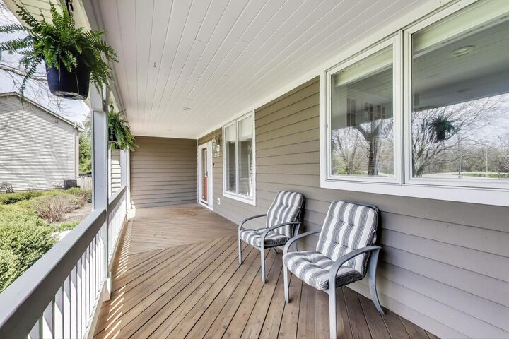 Property Photo:  2502 S Hidden Trail  IL 60081 