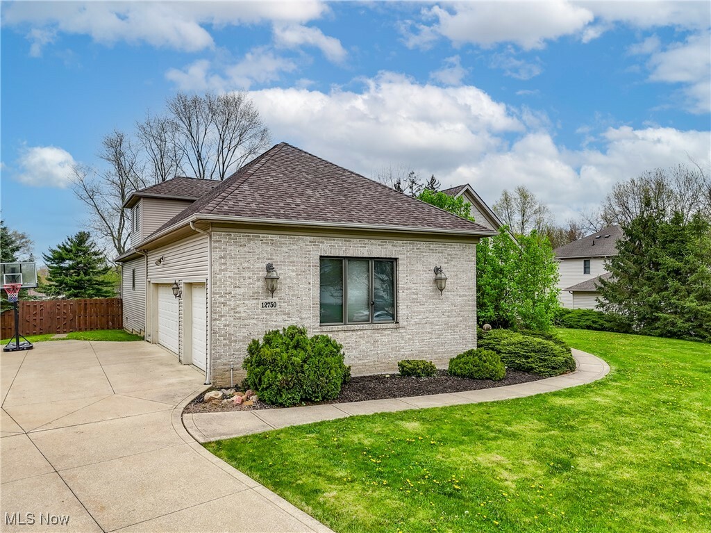 Property Photo: 12750 Clearbrook Oval OH 44133
