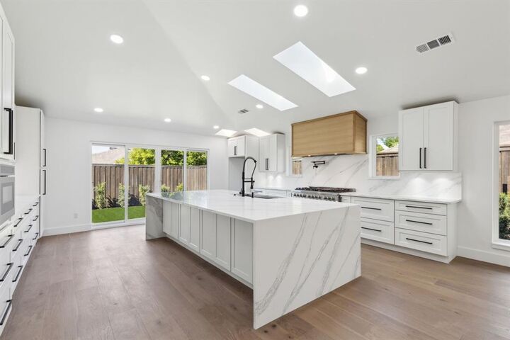 Property Photo: 1109 Kenshire Lane TX 75081