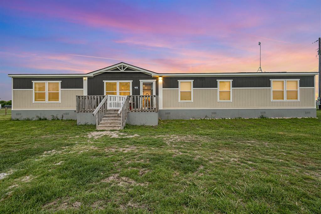 Property Photo: 908 County Road 4213 TX 76234