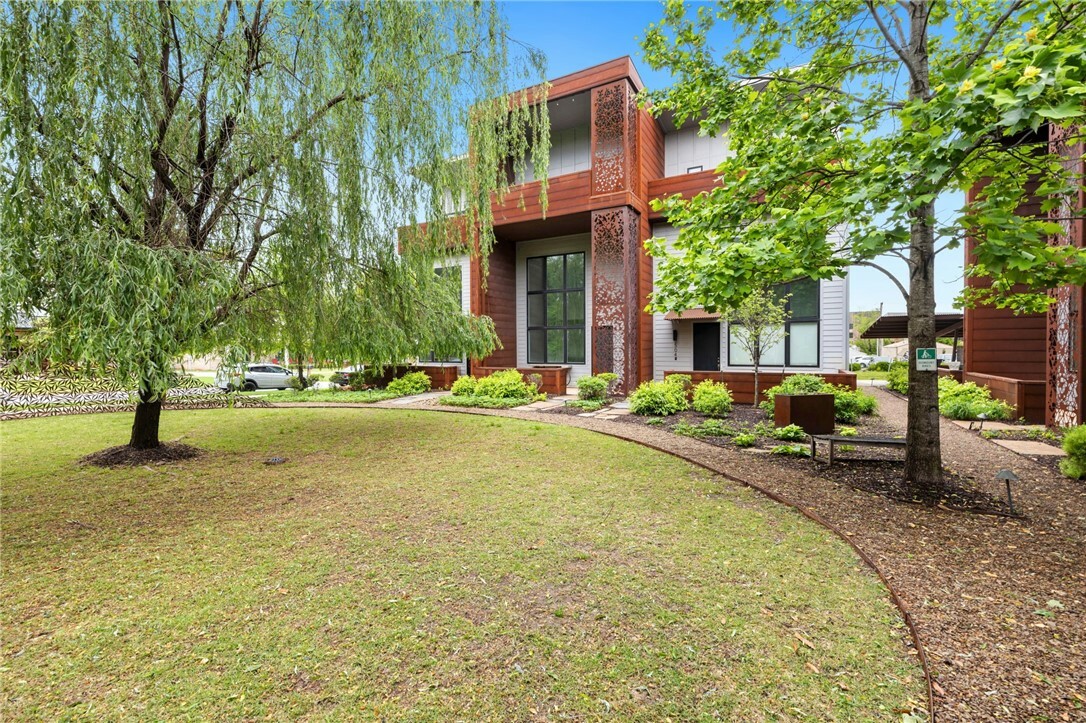 Property Photo: 502 SE Tourmaline Mews AR 72712