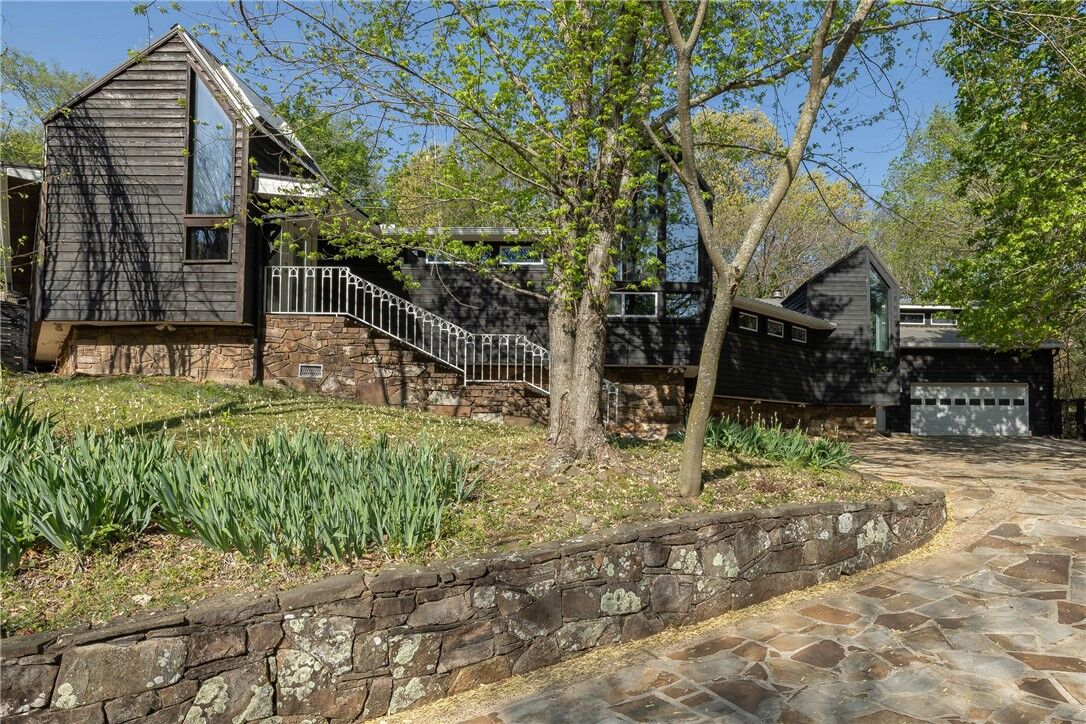 Property Photo:  919 N Tanglebriar Lane  AR 72701 