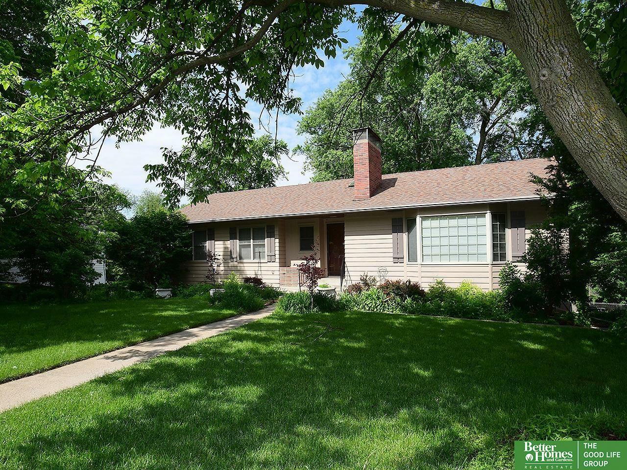 Property Photo: 600 Ridgewood Avenue NE 68114