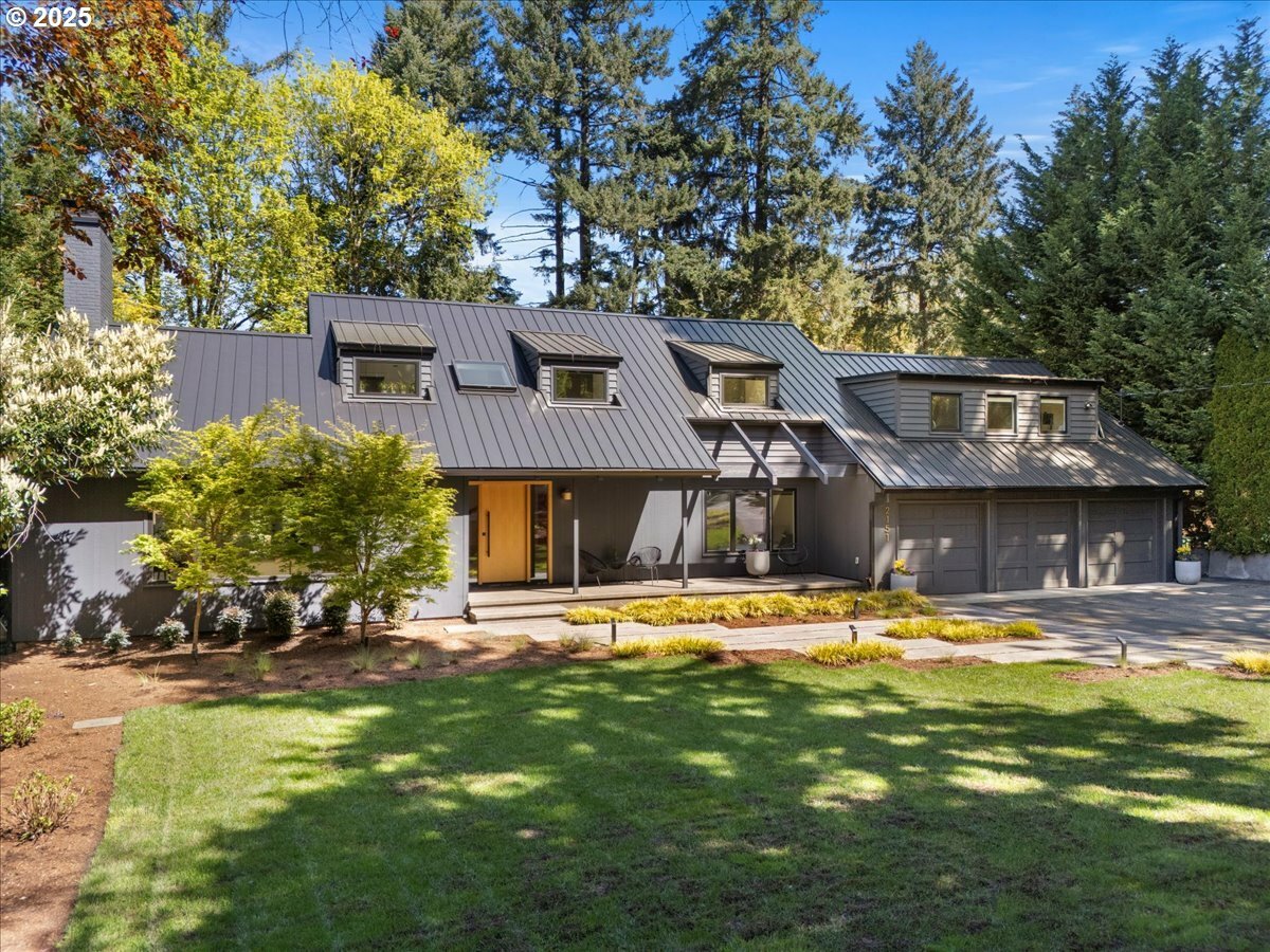 Property Photo: 2151 Crest Dr OR 97034