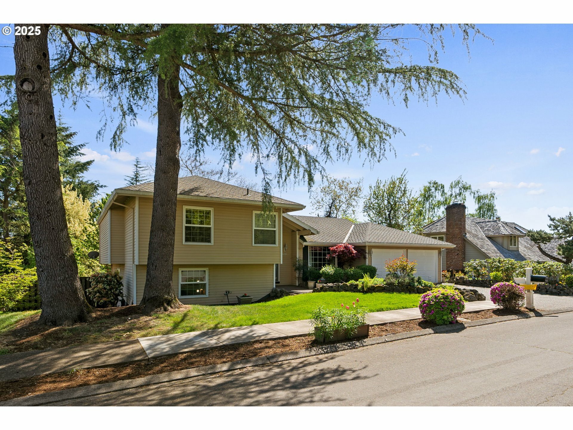Property Photo: 4134 Orchard Way OR 97035