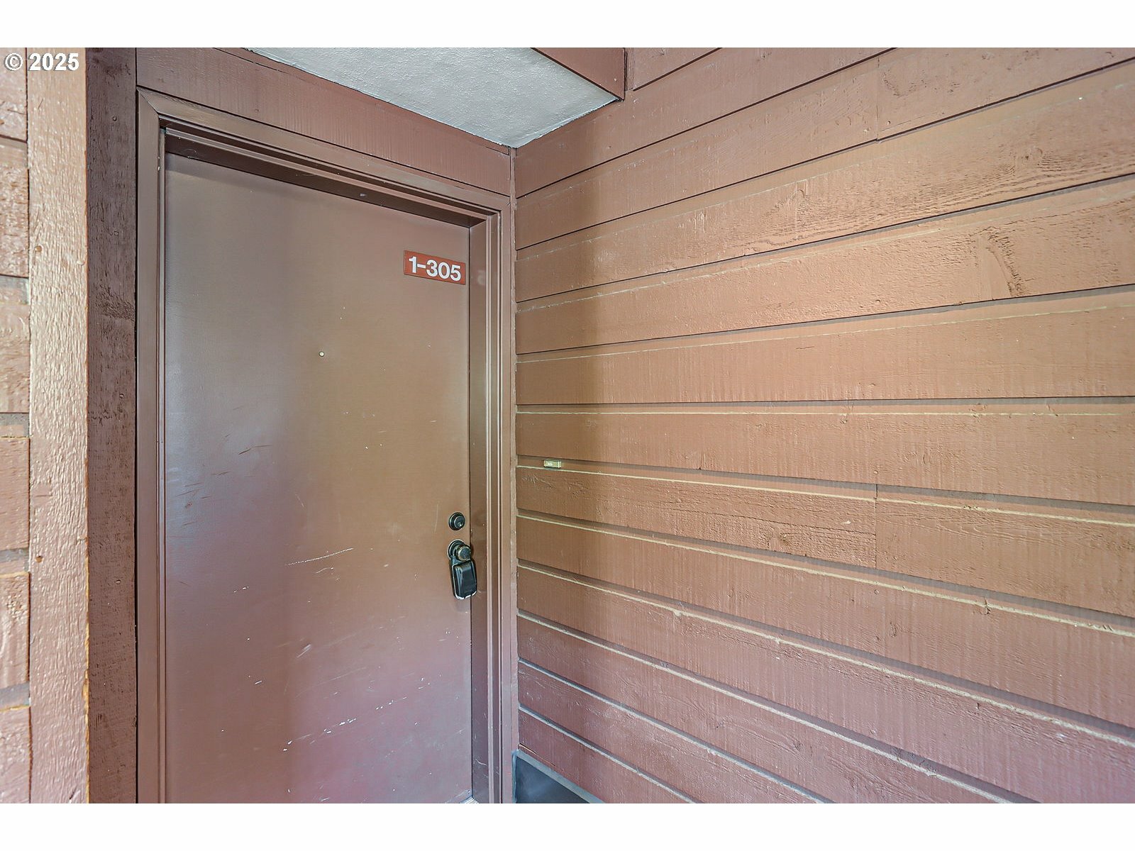 Property Photo: 5250 S Landing Dr 305-B1 OR 97239