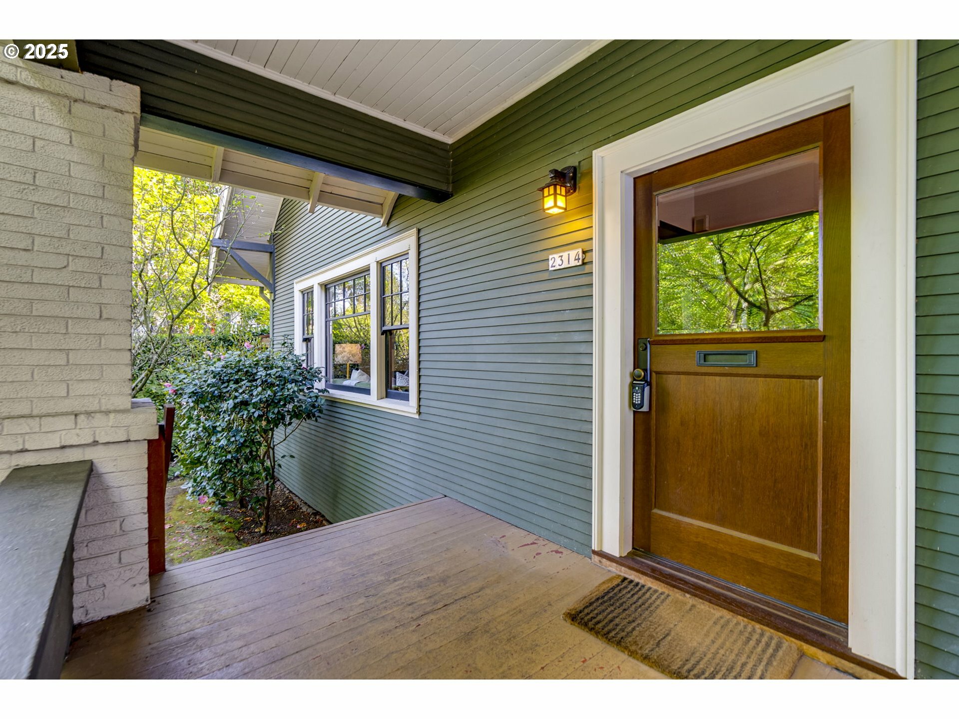 Property Photo: 2314 NE Flanders St OR 97232