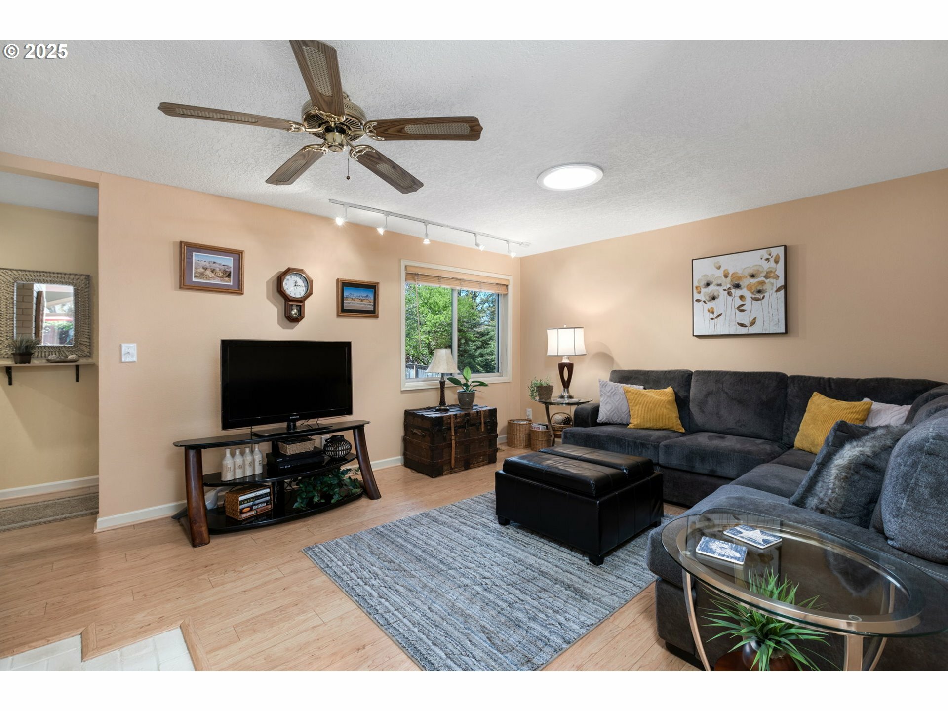 Property Photo: 6256 SW Canby St OR 97219