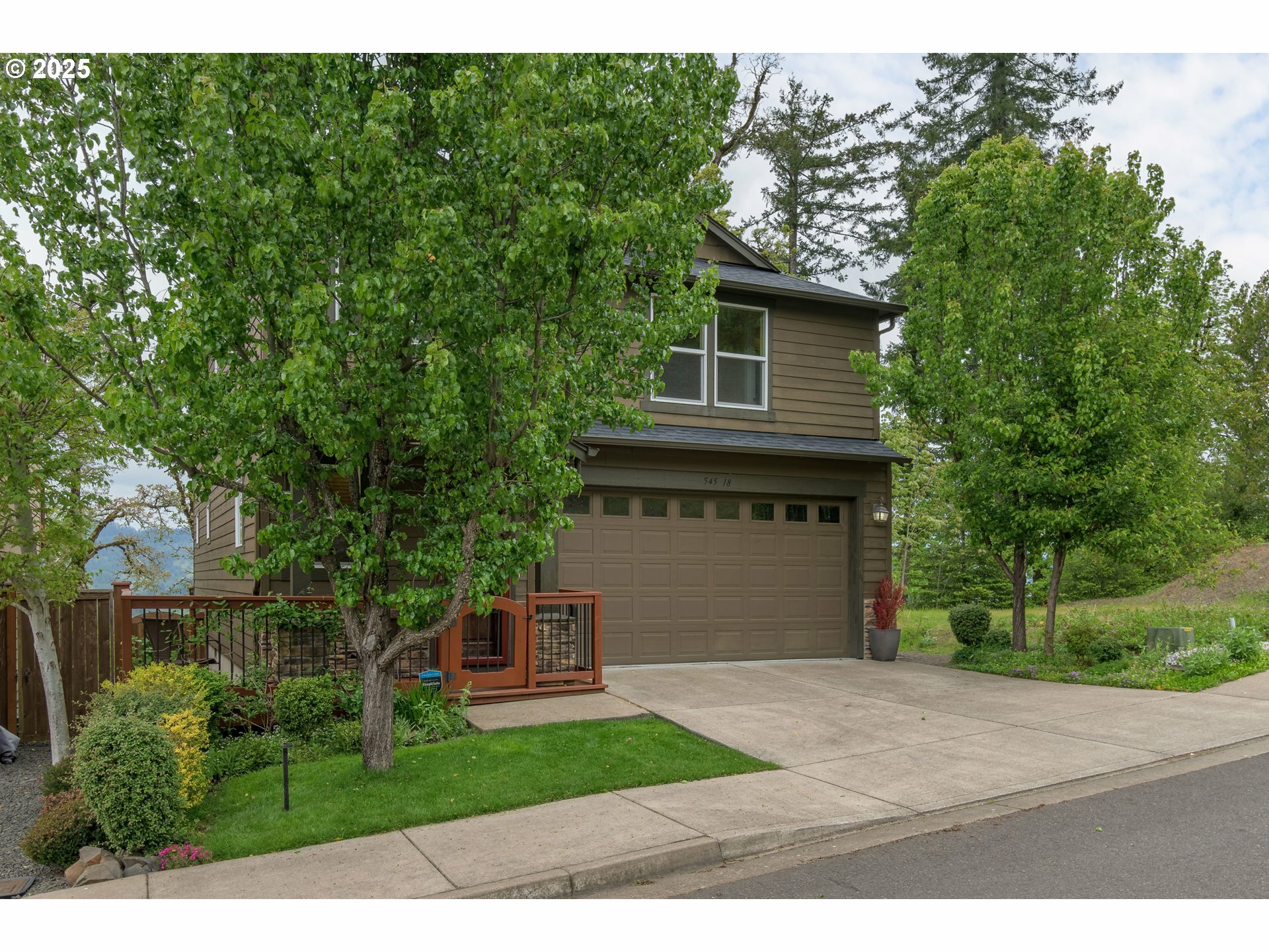 Property Photo: 545 Mountaingate Dr 18 OR 97478