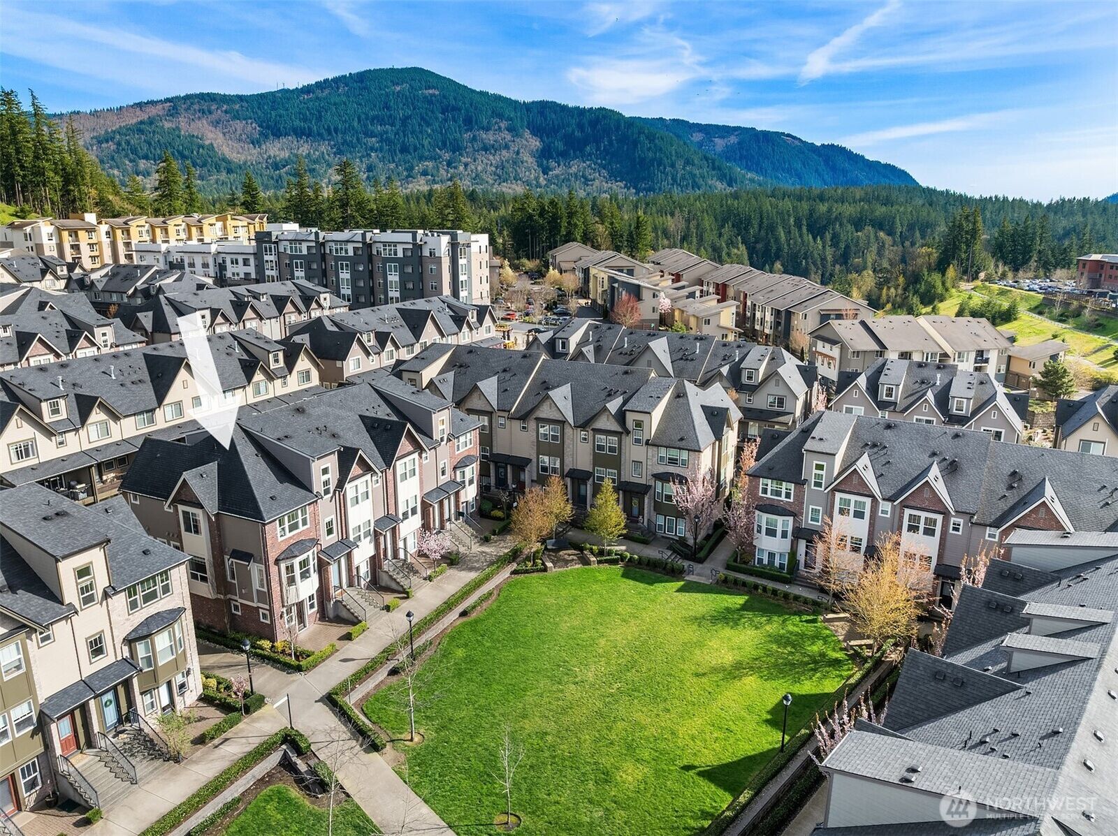 Property Photo: 1334 Greenwich Walk NE WA 98029