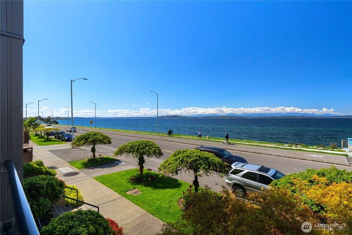 Property Photo: 1502 Alki Avenue SW 201 WA 98116