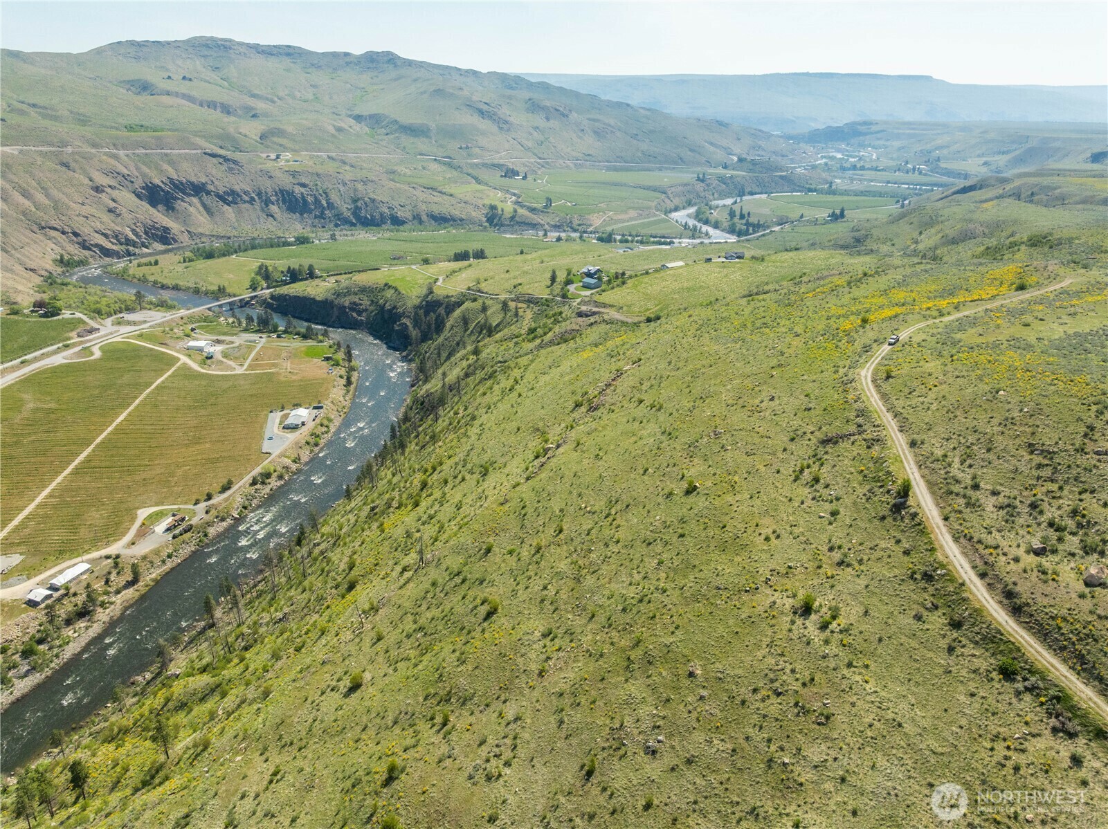 Property Photo: 435 Hwy 153 5 WA 98846
