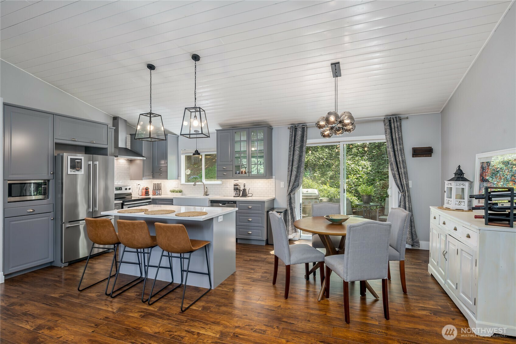 Property Photo: 17264 Greenwood Place N WA 98133