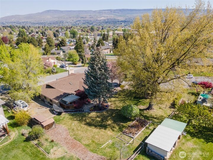 Property Photo:  1200  Summer Hill Place  WA 98801 