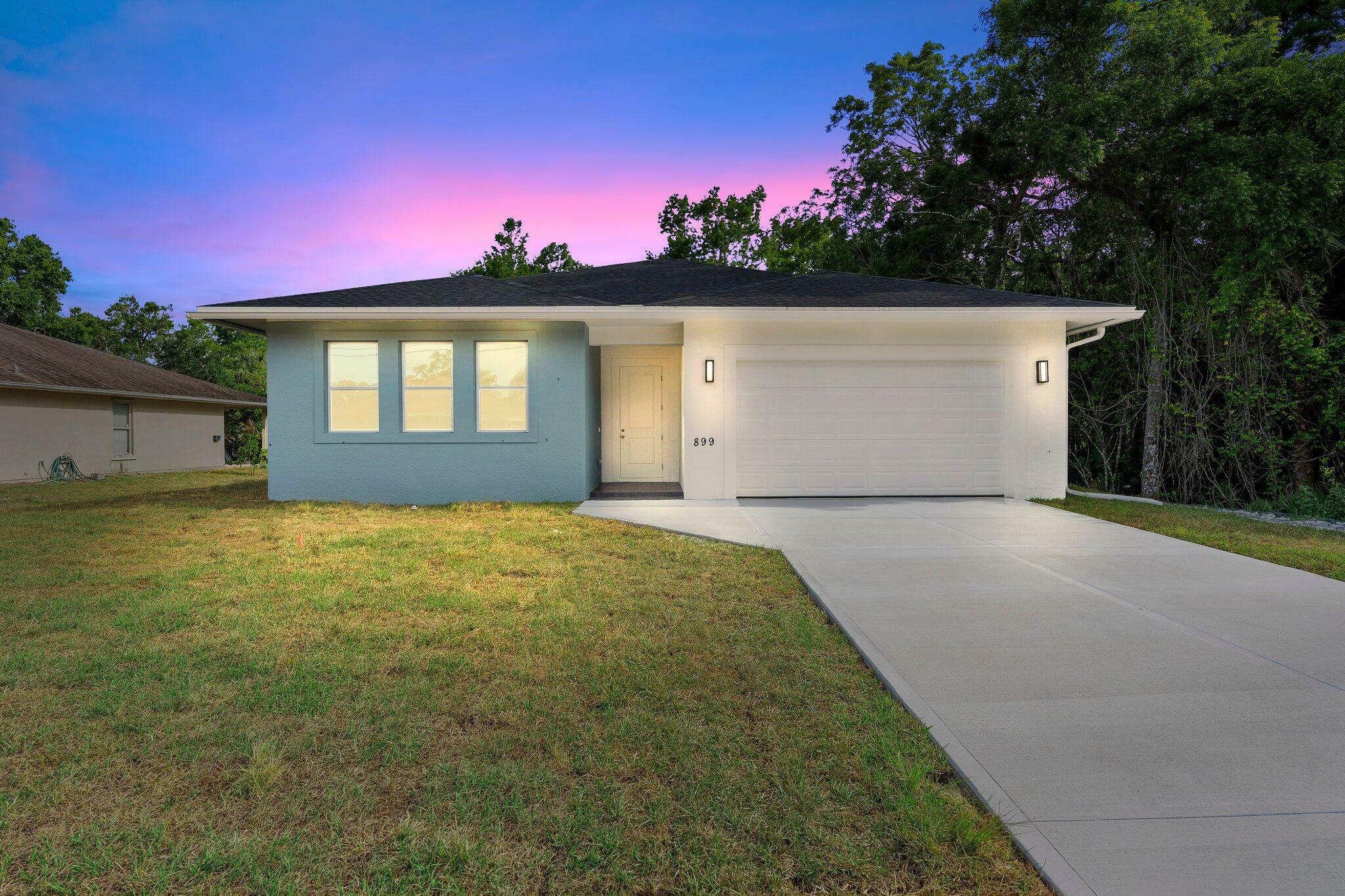Property Photo: 899 Gladiola Avenue FL 32958