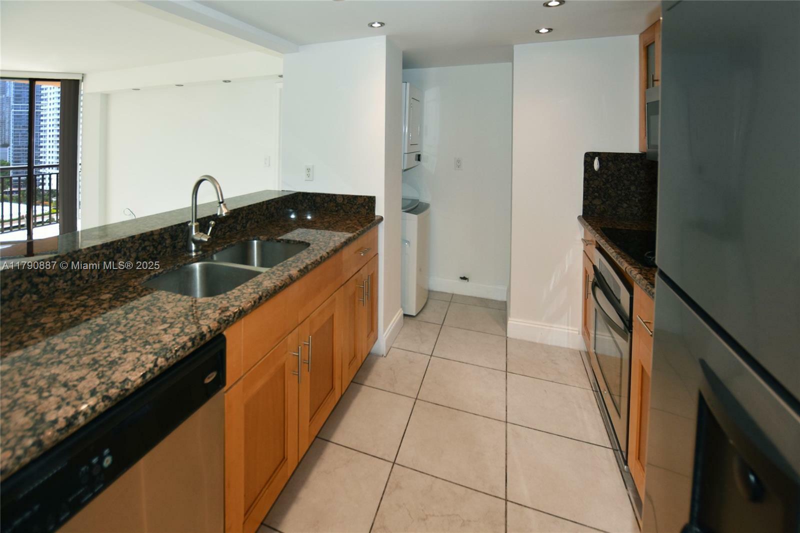 Property Photo: 540 Brickell Key Dr 1511 FL 33131