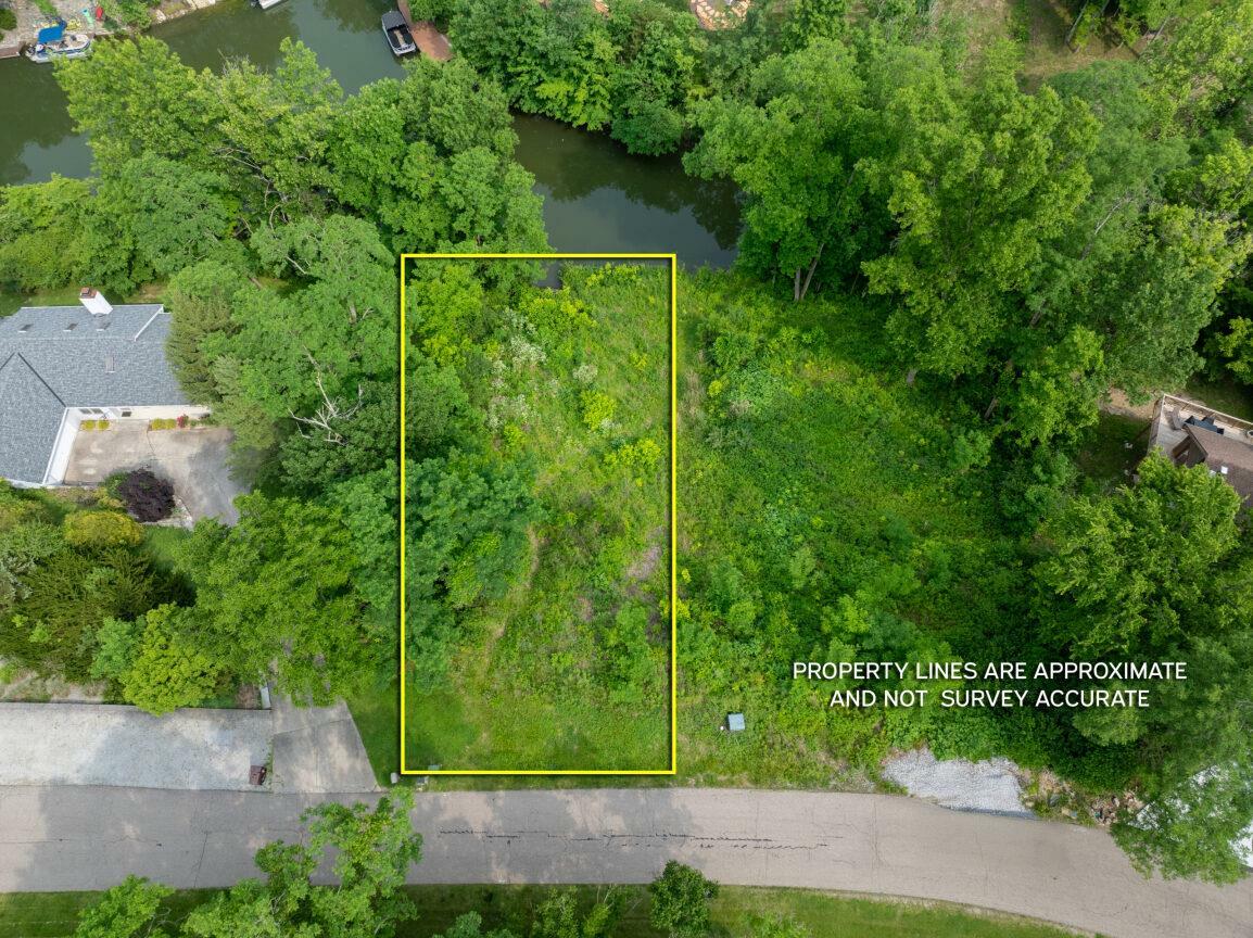 Property Photo: 2458 Cedar Cliff Drive IN 47025