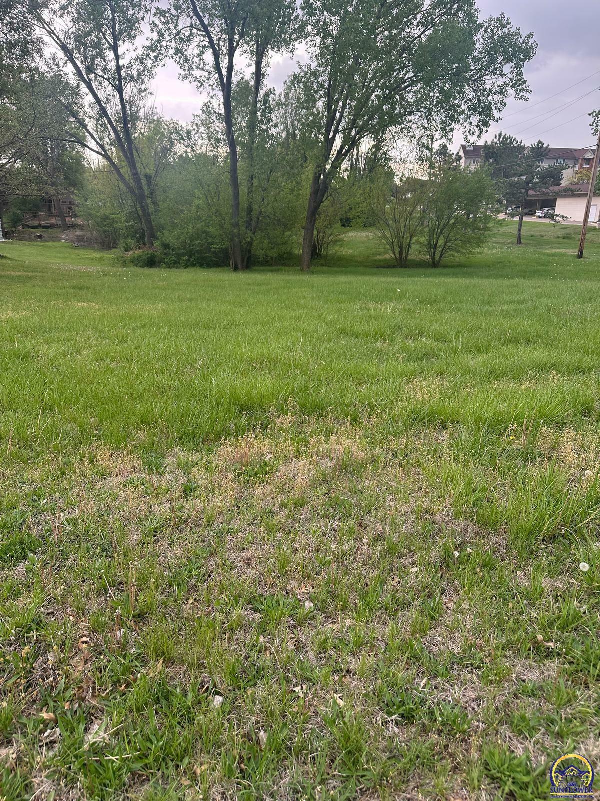 Property Photo: 2425 W 24th Ave KS 66801