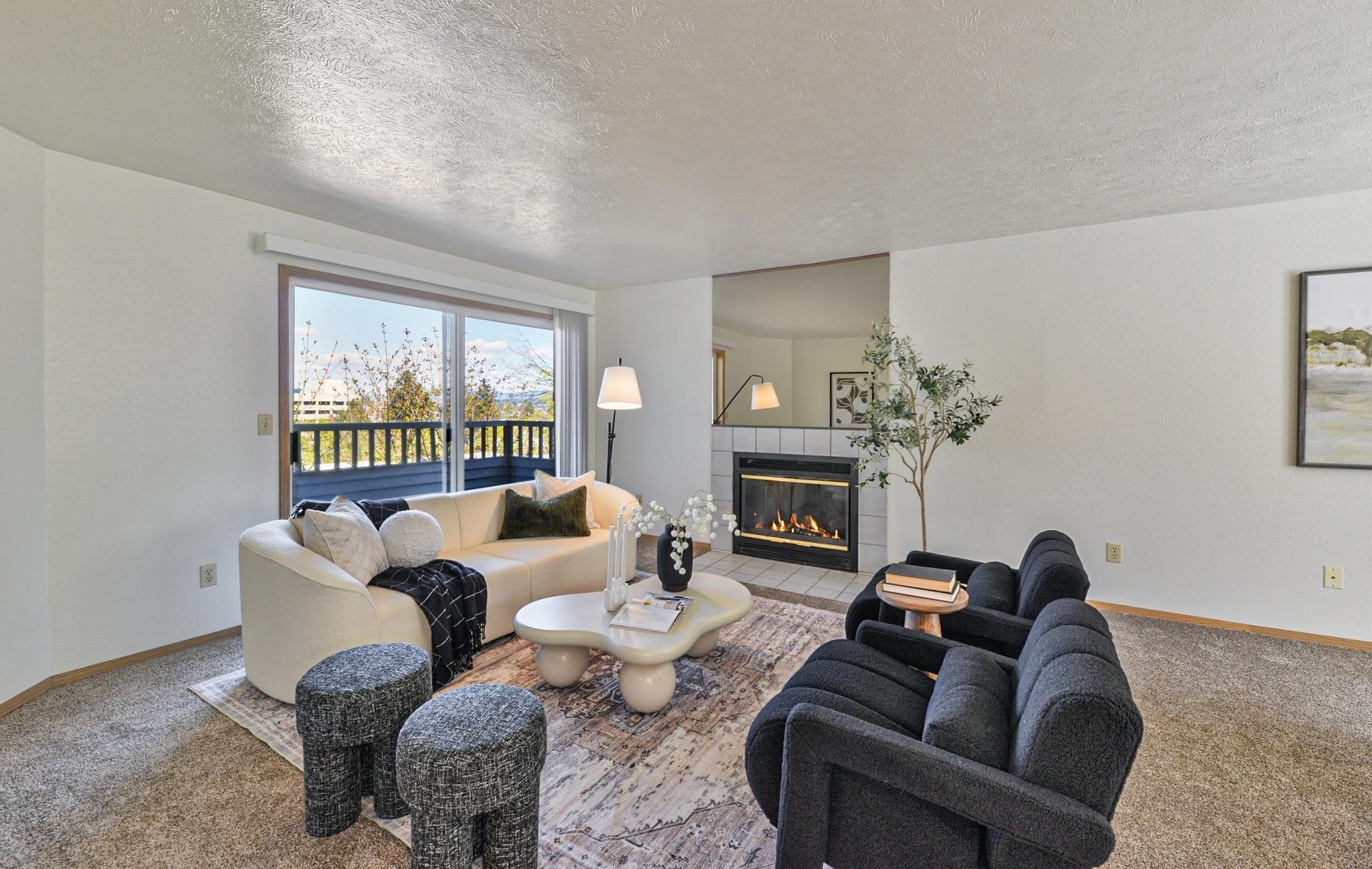 Property Photo: 912 W Lincoln Pl 204 WA 99204