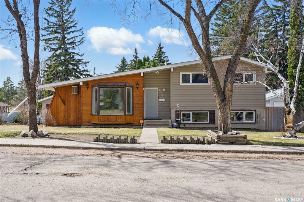 Property Photo: 1301 J Avenue N SK S7L 2L9