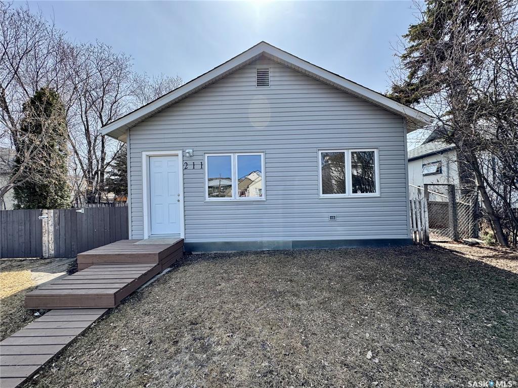 Property Photo: 211 9th Street E SK S6V 0X7