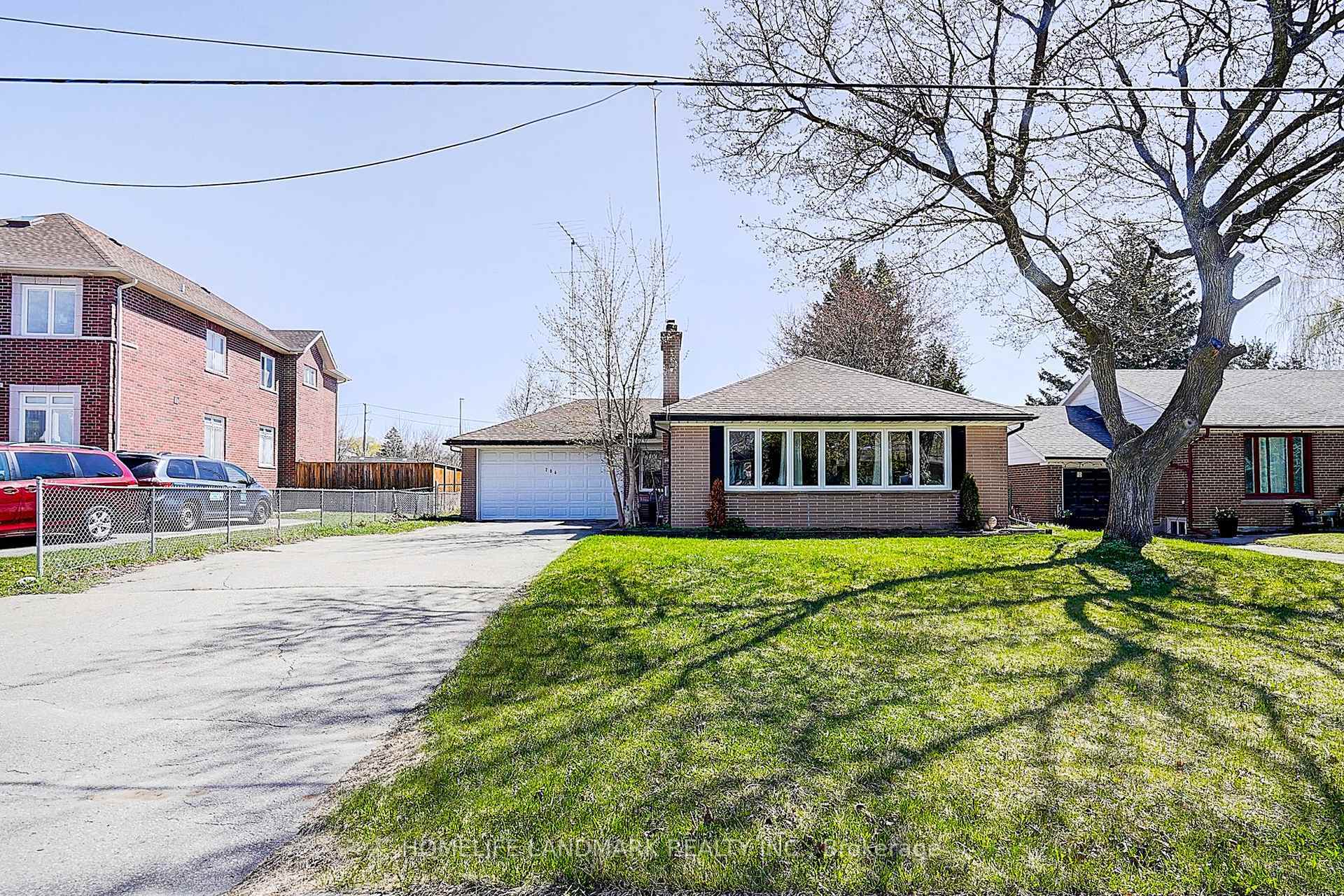 Property Photo: 286 Kerrybrook Drive ON L4C 3R1